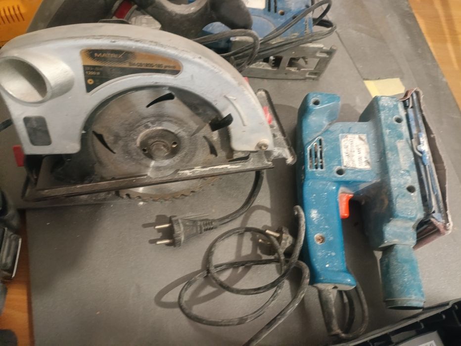 Scule  construcții defecte