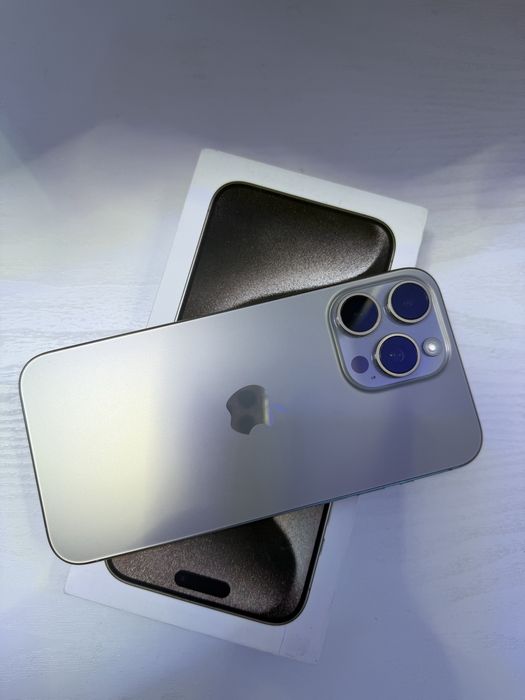 iPhone 15 pro max серебристый