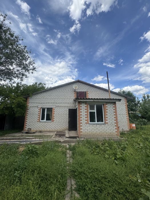 Дом в поселке зеленый