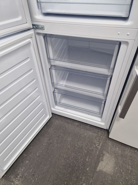 Хладилник с фризер Hoover A++ No Frost