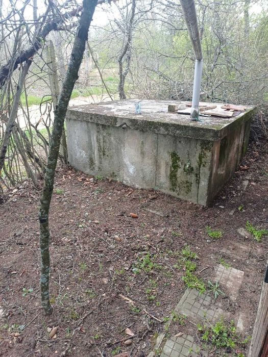 Продават се два съседни имота