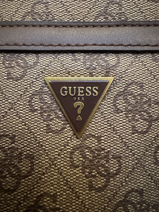 Продаются оригинал барсетка Guess