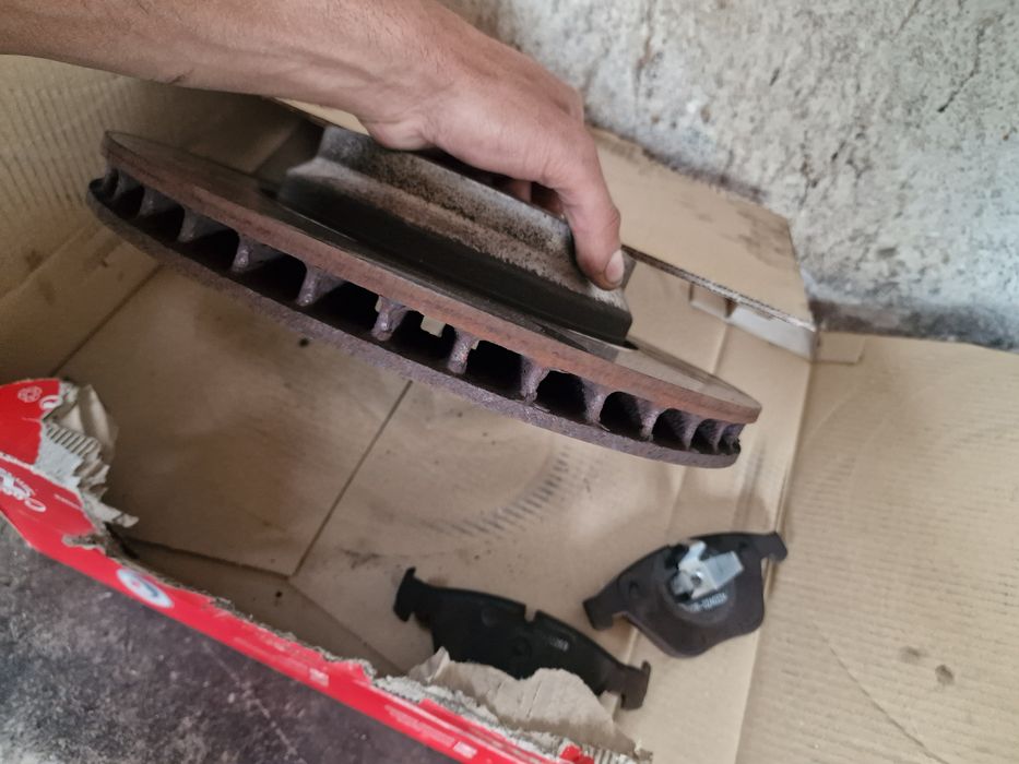 Bmw 335d спирачни дискове с накладки