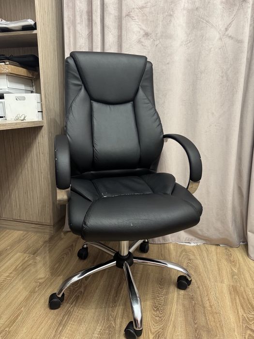 Кресло офисное в хорошем состоянии