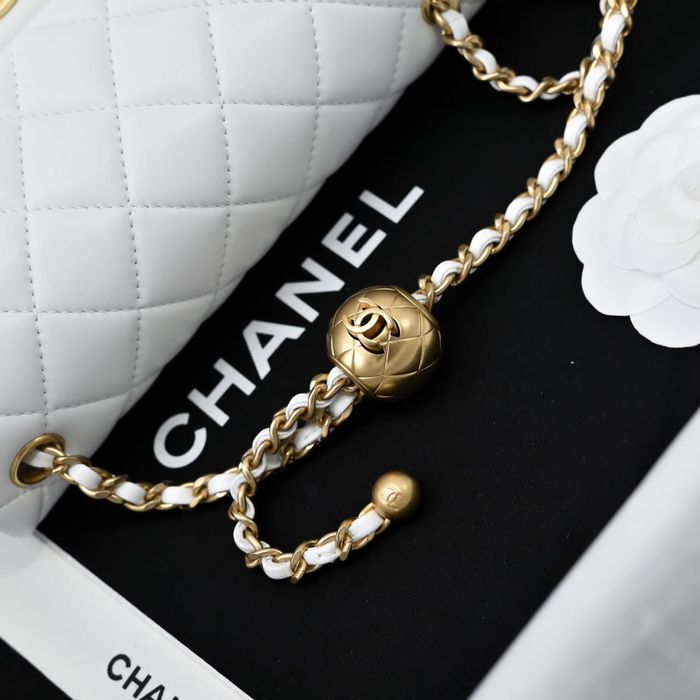 Geanta Chanel Pearl Crush single flap alb pe stoc