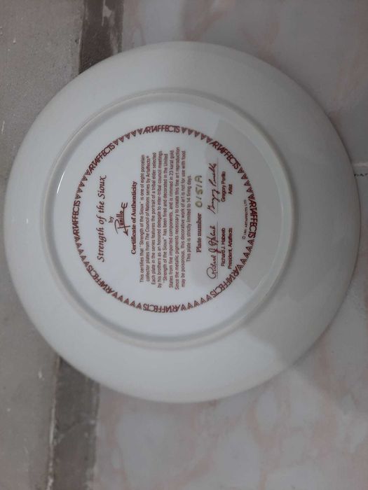 сувенири чинии с сертификат закупени в търг в Англия