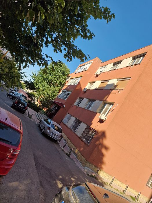 Garsoniera de vânzare