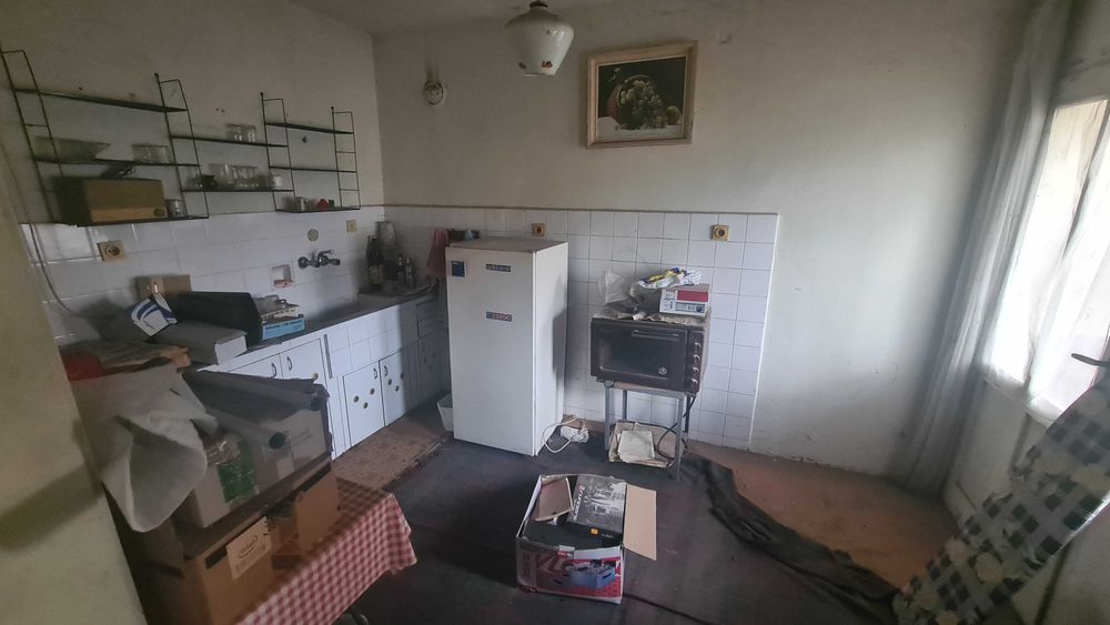 1722-Продава се триетажна тухлена на плоча къща в село Гецово!