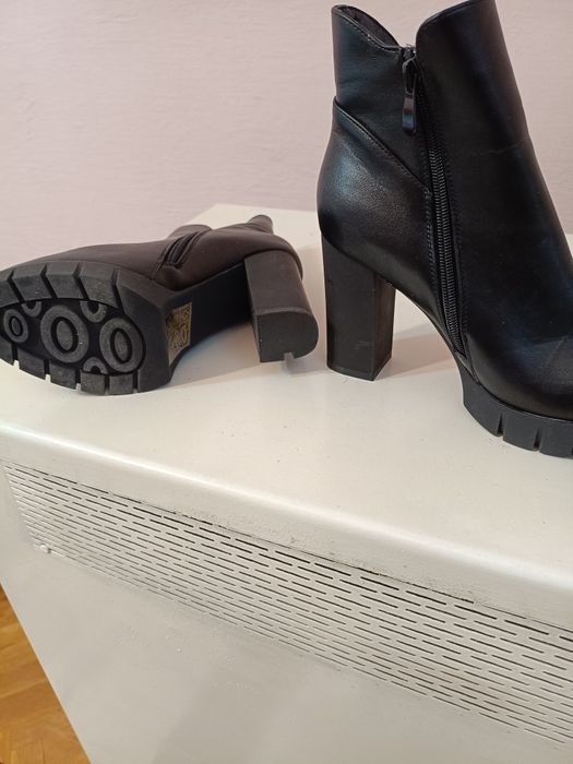 Зимни боти с висок ток