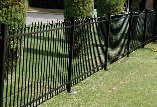 Косене на трева чистене на дворове