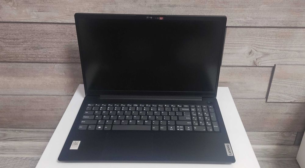 Лаптоп Lenovo V15 G4 AMN (AMD Ryzen 3 7320u, 8GB LPDDR5 5500 Mhz, 256GB SSD NVMe, 15.6" Full HD)