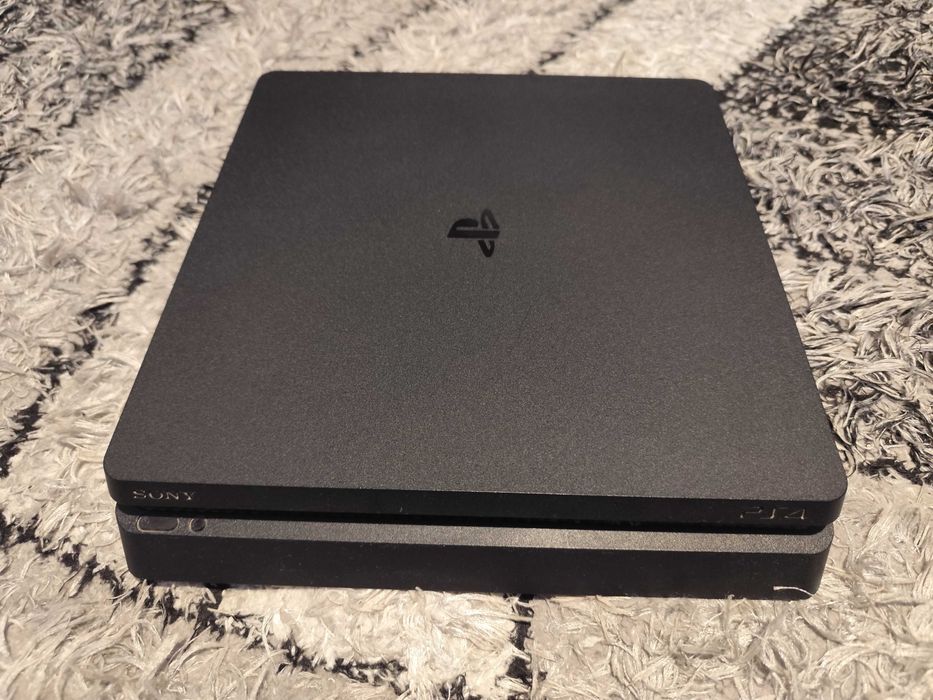 Playstation 4 slim + игри + два джойстика