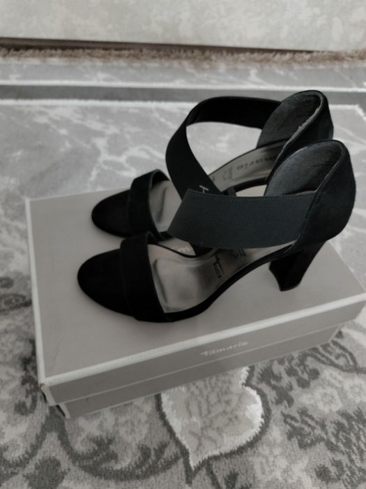 Продам брендовые босоножки (новые)