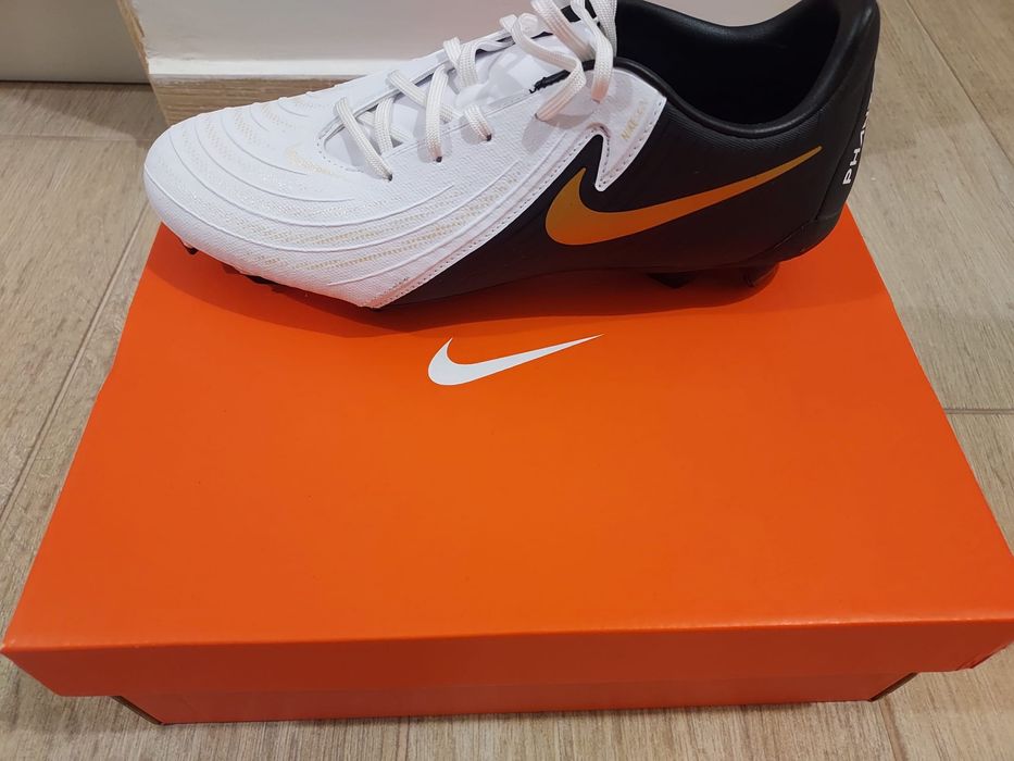 Adidasi fotbal phantom