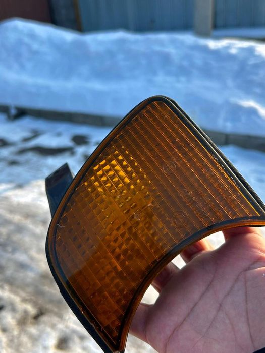 Продам оригинальные привозные поворотники на E34