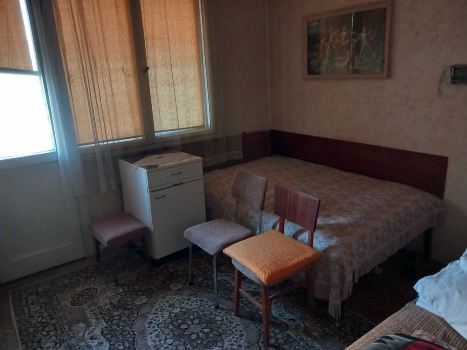 Продавам 4-стаен апартамент в град Добрич в центъра