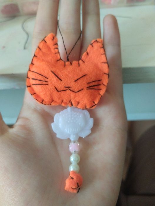 Красивый брелок котик
