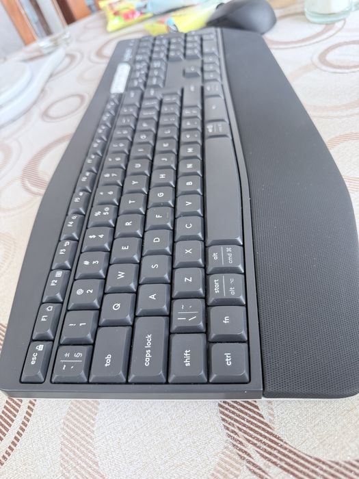 Клавиатура Logitech K850 безжична Bluetooth