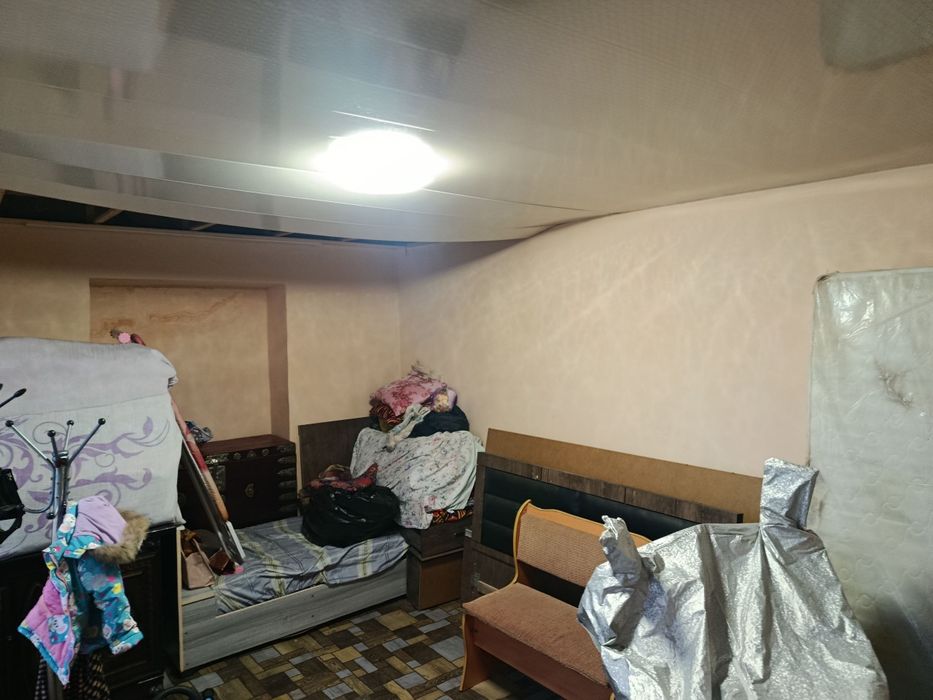 Uy sotiladi.   Xolati yaxshi