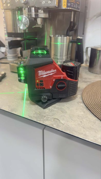 Milwaukee лазарен нивелир 360
