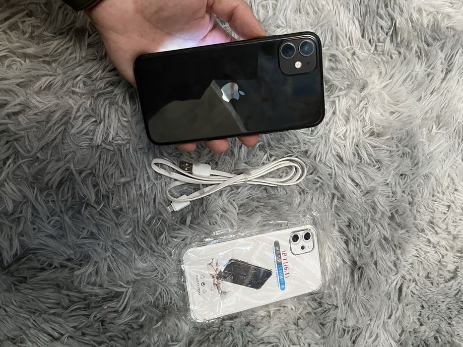 Продам телефон айфон 11 128