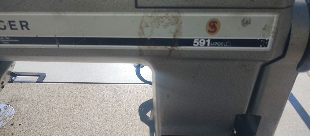 Vând 2 mașini de cusut industriale Singer