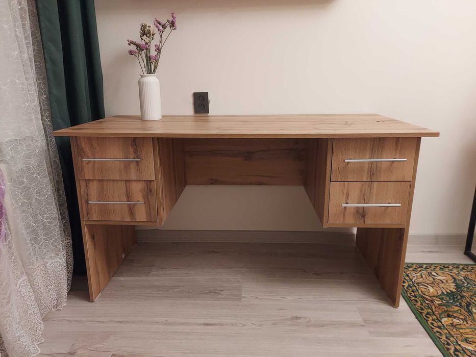 Стол письменный 140 см