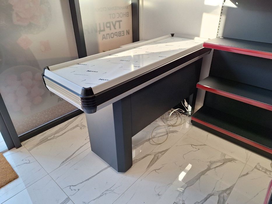 Продавам стелажи за магазин