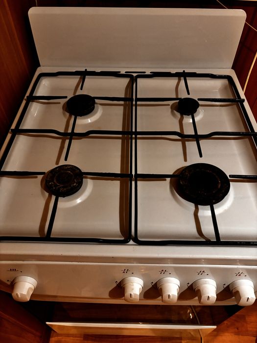 Продам газовую плиту