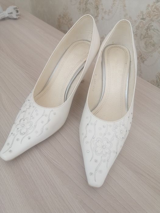 Туфли женские белые