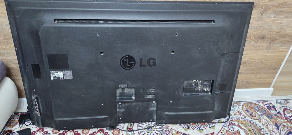 Даром на запчасти телевизор LG 55 диагональ