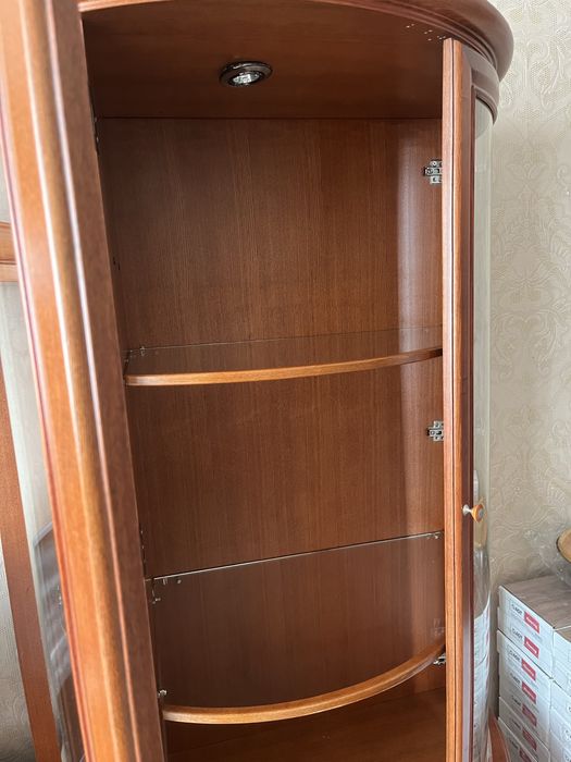 Сервант продаем