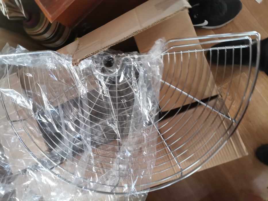 Подвижни етажерки за глух кухнински шкаф, много хубав чисто нов