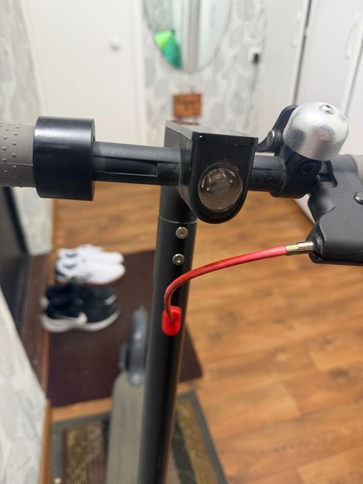 Продам электросамокат xiaomi