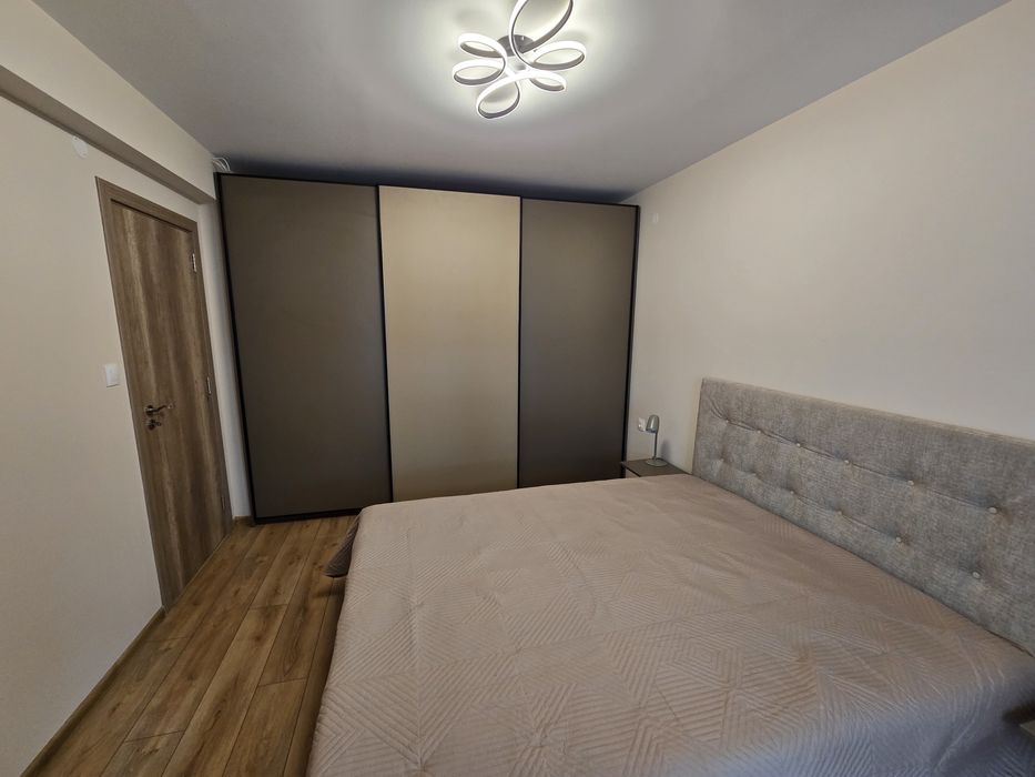 Под наем нов двустаен, Гранд мол