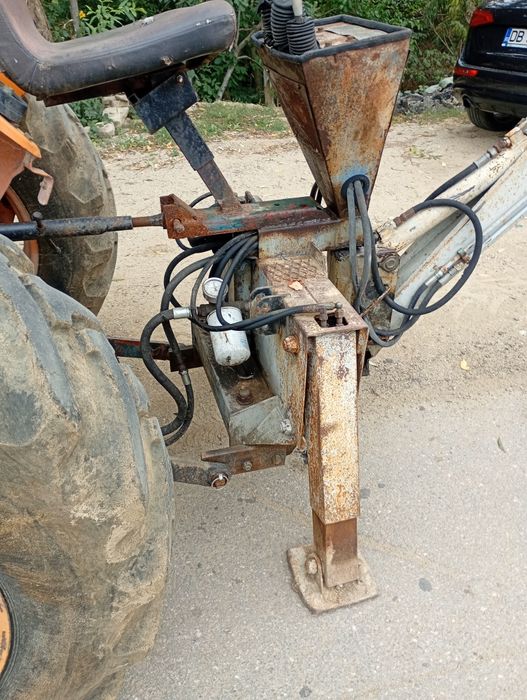 Btat de sapat in tiralti la tractor