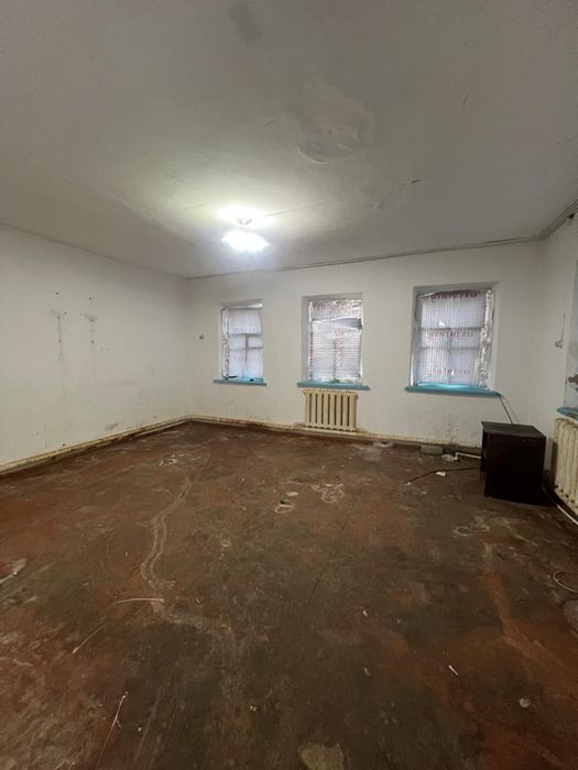 Сдам на долгиц срок Дом  8 мкр.