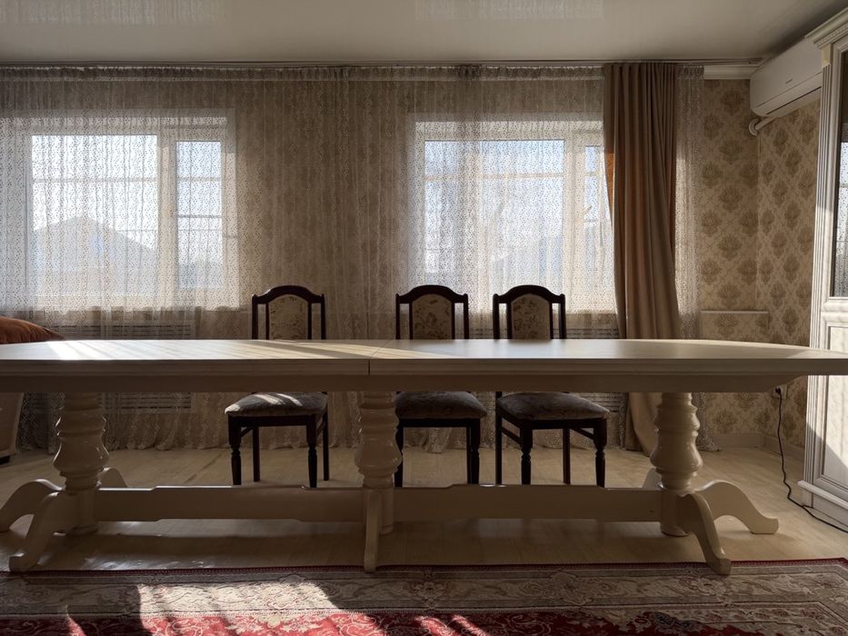 Продам стол в гостинную