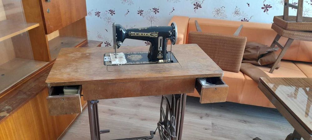 Работеща шевна машина "Lada"