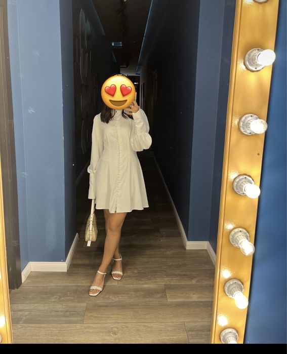 Шикарное белое платье.