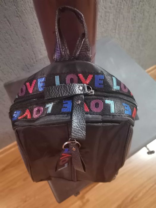 Дамска черна раница