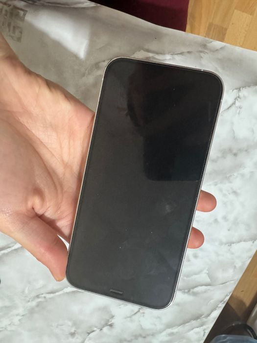 Продаю iPhone 12 Pro в хорошем состоянии