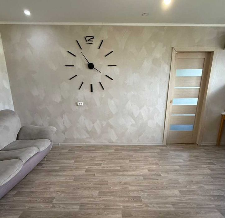 Продам 2-ком. кв. у маг. Замок, панель 1963г. 46кв.м. не угловая