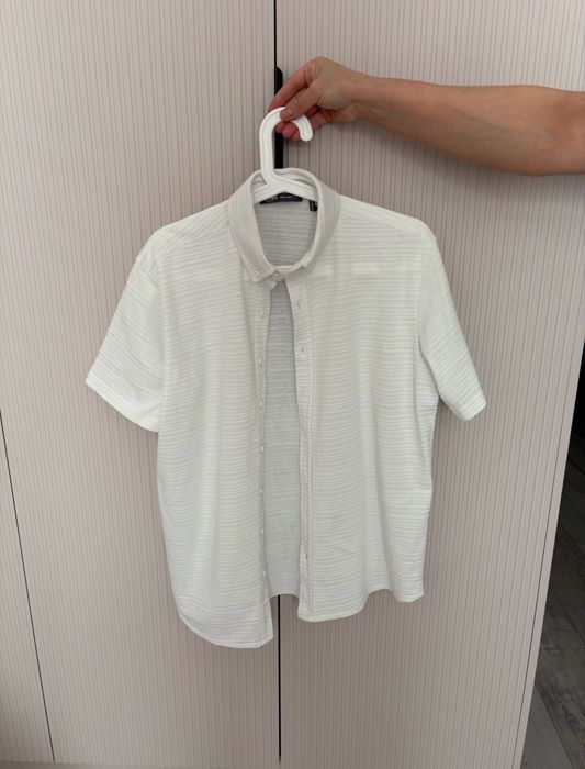 Срочно!продаются школьная одежда(рубашки)