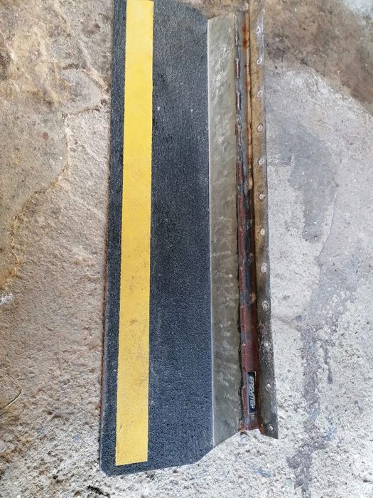 Treapta suplimentara microbuz cu balama.