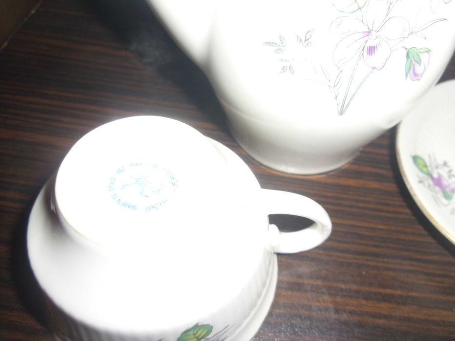 Set 4 pers. cesti  portelan cu violete