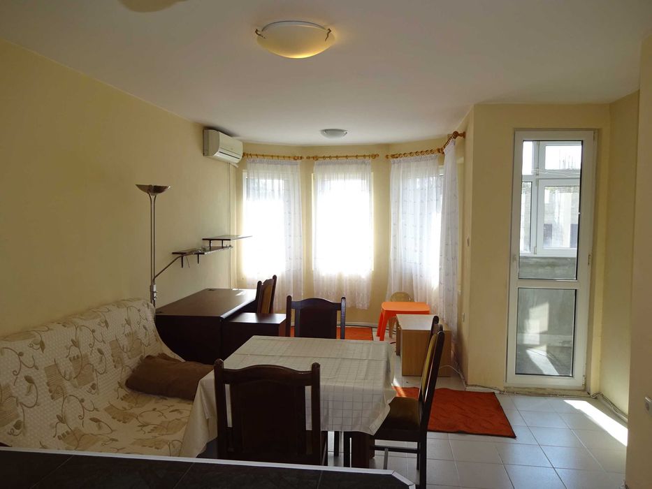 Дава се под наем Тристаен апартамент в Варна, Победа - 26 кв.м за 357 € - Снимка #1