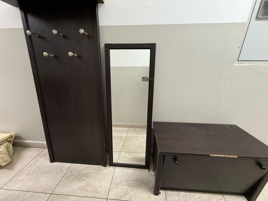 Продам стенку в гостиную и прихожую