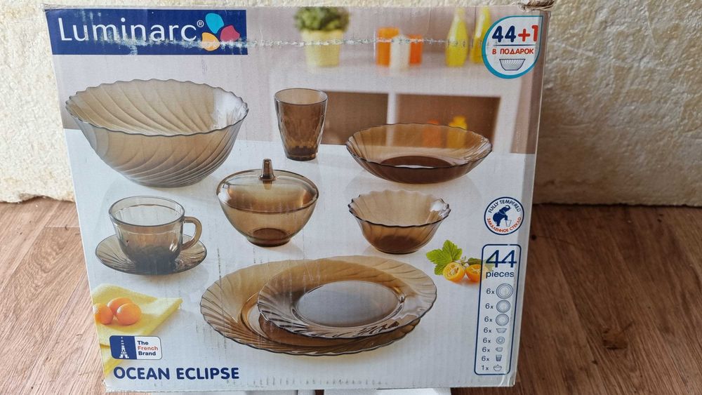 Посуда, столовый набор - 45 предметов