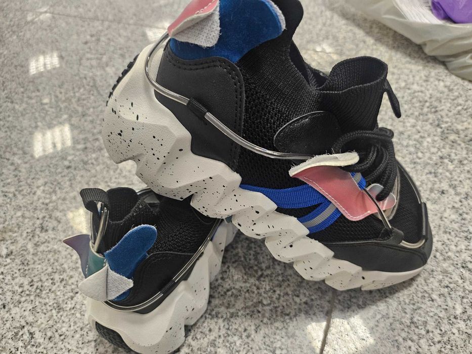 Дамски спортни маратонки